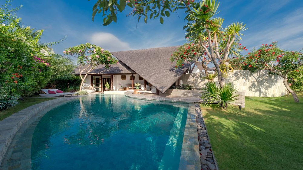 The Layar - 3 bedroom - Pool and gardens